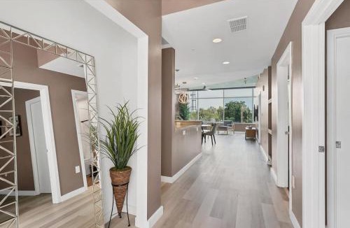 South Eola Apartment | Spacious Apartment Masterfully Decorated
