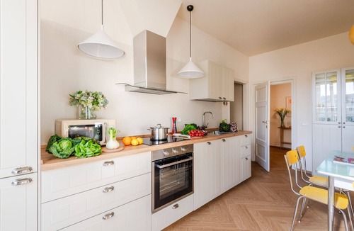 Lucca Historical Center Apartment | Spacious Apartment Overlooking the Canal in Lucca – 3 Bedrooms, 2 Bathrooms