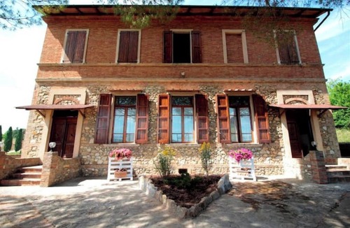 Simignano House | Spacious apartment strategically located for visiting Siena and province