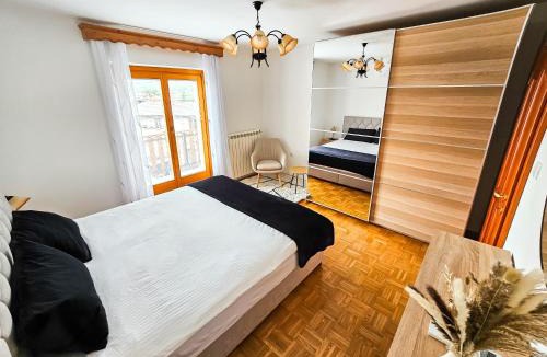 Matavun Apartment | Spacious Apartment Senozece - with terrace & grill