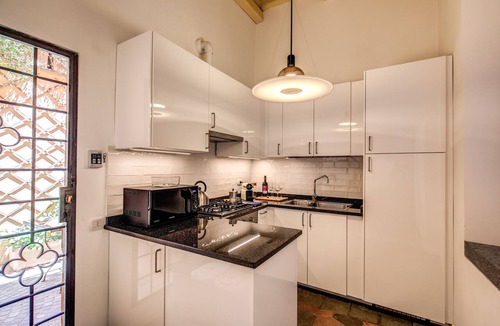 Rione II Trevi Apartment | Spacious apartment, three bedrooms, three private bathrooms at the Fountain
