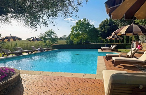Poggiarello Apartment | Spacious Apartment Villa in Tuscan Vineyard Estate