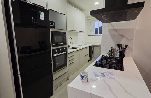 Centro Apartment | Spacious Apartment with Pool in the Center of Bombinhas