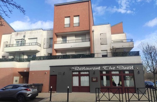 Guyancourt Apartment | Spacious apartment with free outdoor parking
