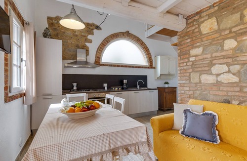 Pomarance Apartment | Spacious apartment with garden panoramic terrace - Mandorlo