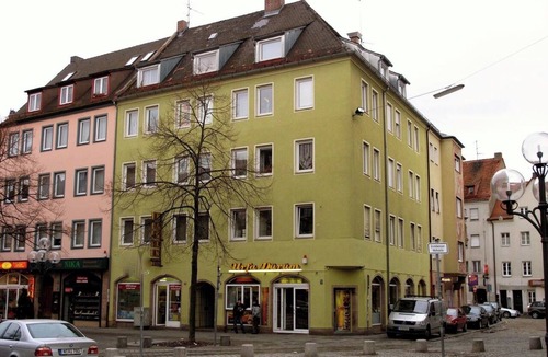 Altstadt - Sankt Lorenz Apartment | Spacious apartment with balcony in the heart of the historic old town