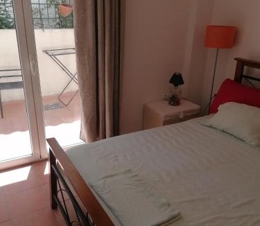 Dionysos Apartment | Spacious Apartment with Garden & BBQ in Kryoneri