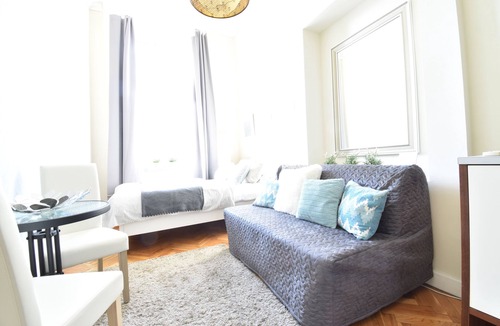 Terezvaros Apartment | Spacious apartment with 12 bedrooms with AC in beautiful Budapest