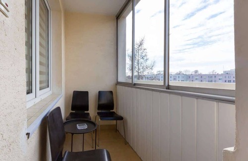 Saska Kepa Apartment | Spacious Apartment with Balcony | Close to the National Stadium