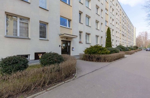 Saska Kepa Apartment | Spacious Apartment with Balcony | Close to the National Stadium