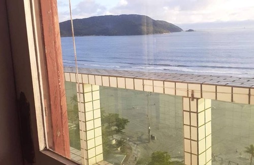 Boqueirao Apartment | Spacious apartment with ocean view, Santos-SP