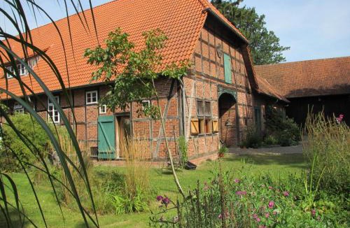 Hohnebostel House | Spacious Apartment with Garden
