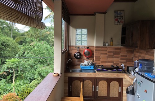 Singakerta House | Spacious apartment with king and single bed size and air-conditioning.