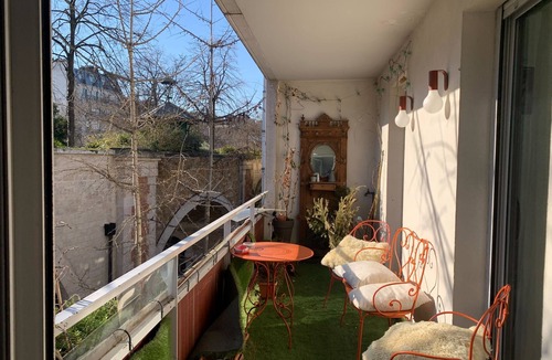 Quinze-Vingts Apartment | Spacious apartment with sunny terrace