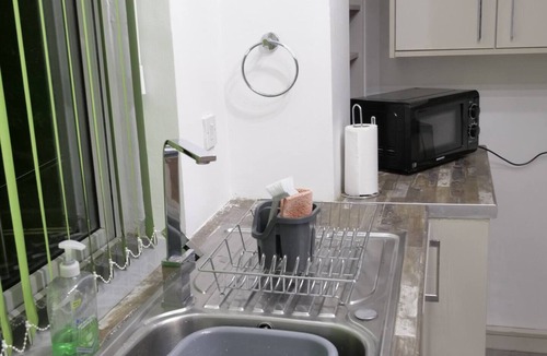 Edgbaston Apartment | Spacious appt|4 beds|sleeps 5| Free parking| close to city| Netflix
