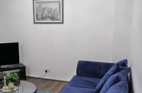 Edgbaston Apartment | Spacious appt|4 beds|sleeps 5| Free parking| close to city| Netflix
