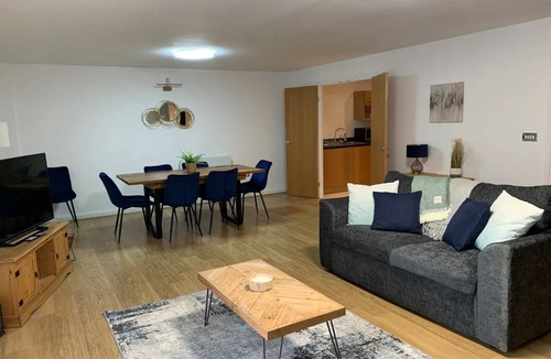 Butetown Condo | Spacious Apt 2 bed Cardiff Parking Pool Gym Sauna