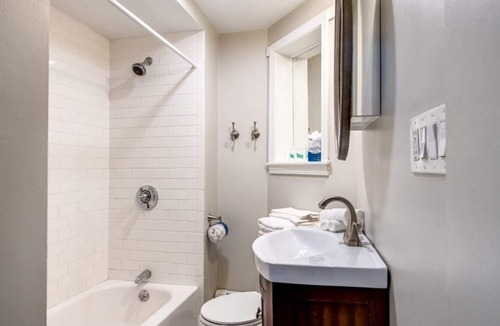 North End Apartment | Spacious Apt In North End