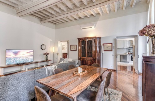 Rione VII Regola Apartment | Spacious Apt in the Center of Rome