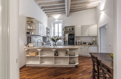 Rione VII Regola Apartment | Spacious Apt in the Center of Rome