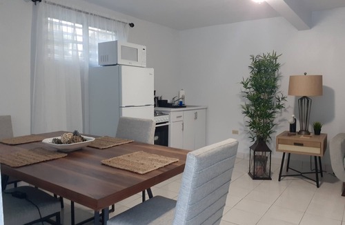 Bucarabones Apartment | Spacious Apt Step to the River (1F)