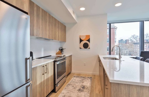 Fenway–Kenmore Apartment | Spacious Apt with Kitchen in Fenway