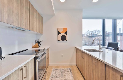 Fenway–Kenmore Apartment | Spacious Apt with Kitchen in Fenway