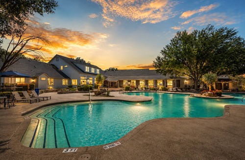 Pleasant Valley Apartment | Spacious Austin 3BR Home · Workspace · Sleeps 12 · 10min to UT