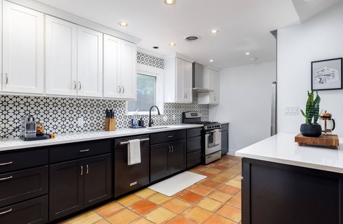 Barton Hills House | Spacious Austin 4BR home with Pool, hot tub, outdoor dinning, minutes to Zilker