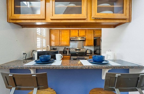 Waller Creek District Apartment | Spacious Austin Loft: 4BR, Sleeps 12, Central