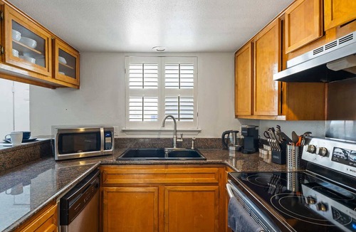 Waller Creek District Apartment | Spacious Austin Loft: 4BR, Sleeps 12, Central