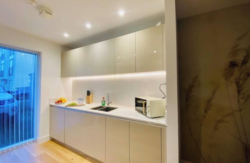 Trumpington House | Spacious Autumn House 62 Clay - 7 Guests & Parking