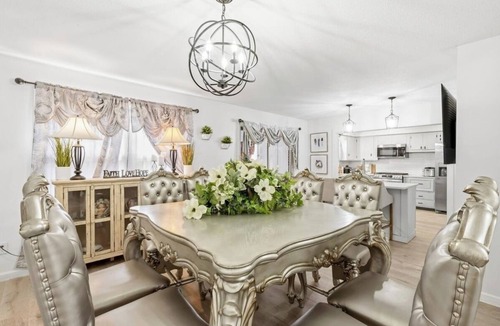 Cloverdale House | Spacious Backyard Alfresco Dining Pet Friendly