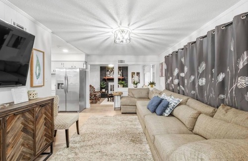 Cloverdale House | Spacious Backyard Alfresco Dining Pet Friendly
