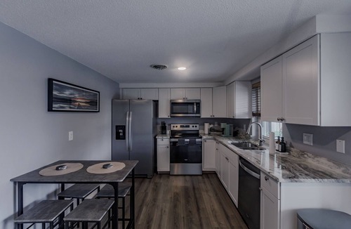 Englewood House | Spacious Backyard & Pool Retreat - 5 Mins to Beach