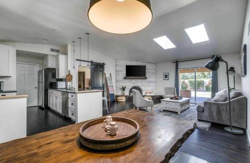 Trails North House | Spacious Backyard W Free Heated Pool, Tv and Bbq