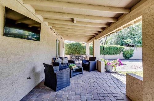 Trails North House | Spacious Backyard W Free Heated Pool, Tv and Bbq