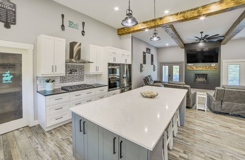 Omaha House | Spacious Barndominium Near Branson w/Game Rooms