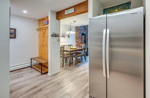 Bartlett Condo | Spacious Bartlett Condo w/Balconies & Pool!