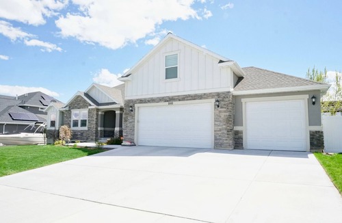 Saratoga Springs Apartment | Spacious Basement Apartment with separate entrance
