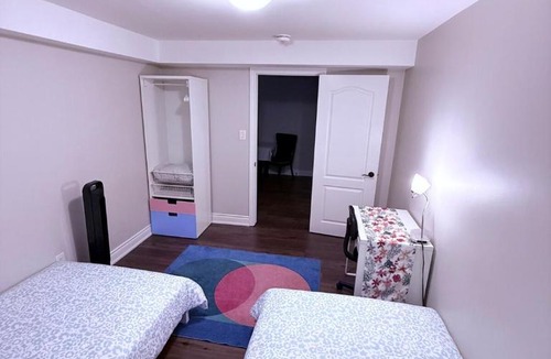 Central Erin Mills Apartment | Spacious basement