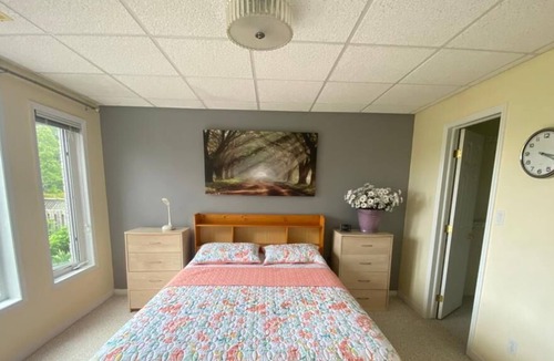 Amherstview House | Spacious Basement Suite .