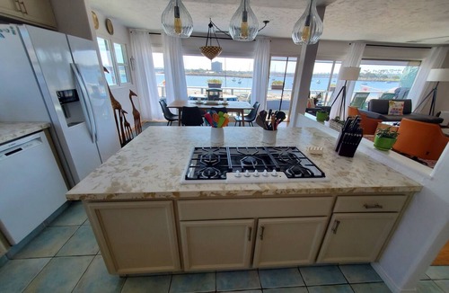 South Mission Beach Condo | Spacious Bay Front Penthouse - Large 3-Bed/3-Bath, 2100 Sq Ft