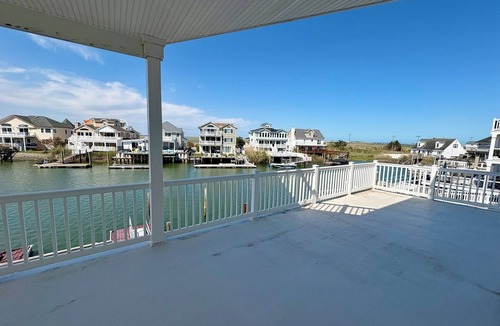 Cape May Court House House | Spacious bayfront home in Avalon Manor with spectacular 360 degree views of the wetlands and inlet from the roof top deck.