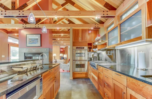 Anacortes House | Spacious bayfront home w/sauna, patio, views, & easy beach access