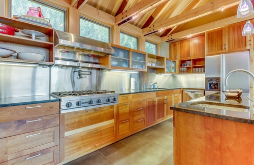 Anacortes House | Spacious bayfront home w/sauna, patio, views, & easy beach access