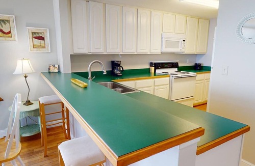 Tybee Island Condo | Spacious, bayfront villa w. community pool + fantastic views!