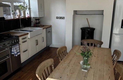 Bognor Regis House | Spacious beach bungalow, less than 5 minutes walk to the beach