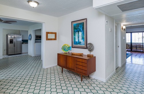 Estate Golden Rock Condo | Spacious beach front living with spectacular Caribbean sea-views.