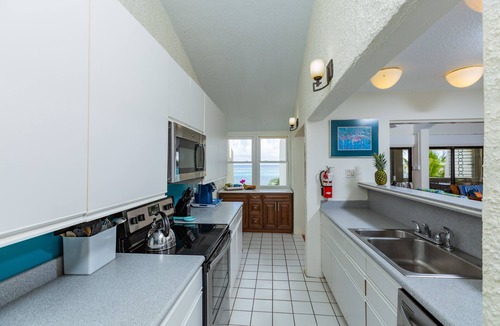 Estate Golden Rock Condo | Spacious beach front living with spectacular Caribbean sea-views.